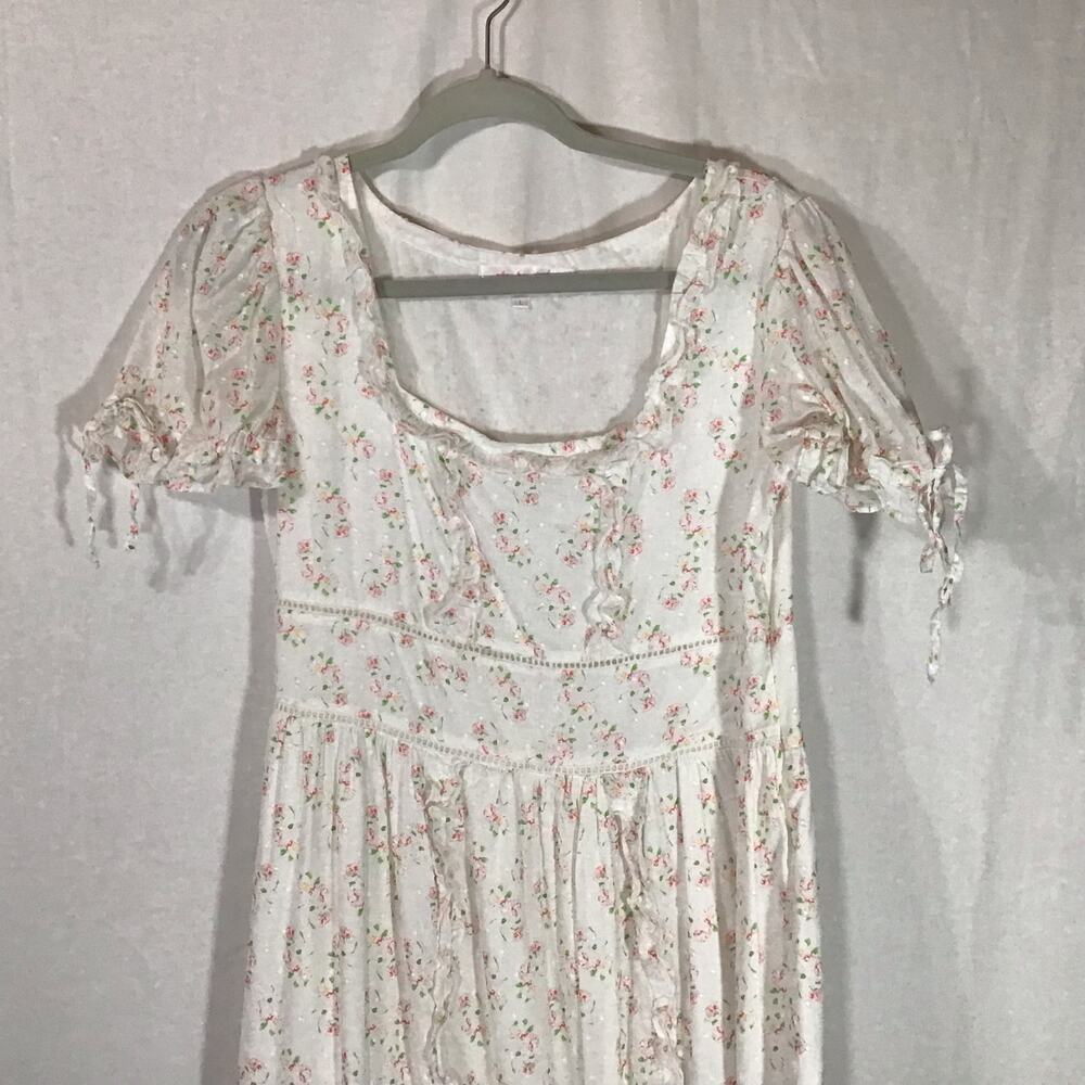 Romantic White Floral Maxi Dress with Puff Sleeves - Picture 3 of 12